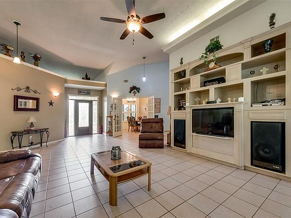 3rd image of 3405 W Country Club Dr