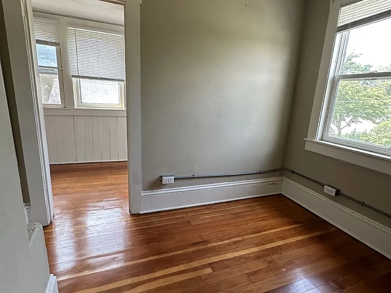 739 Broadway St — Photo 14