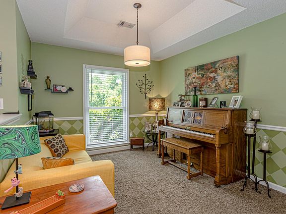 5th image of 4096 Hubert Dr NE