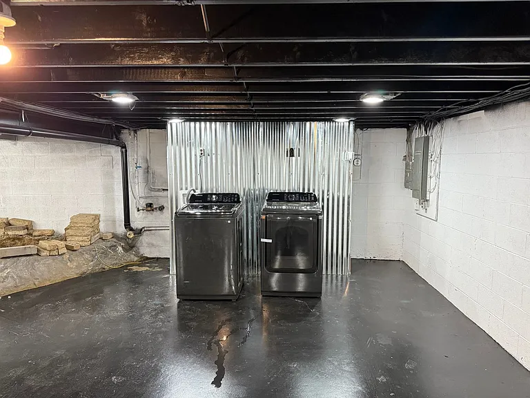 135 Grandview Ave — Photo 41