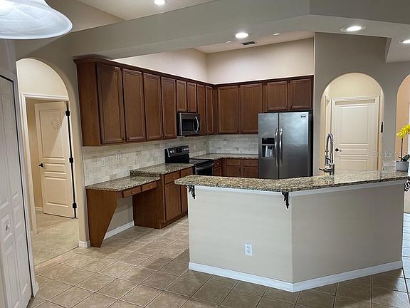 4th image of 2682 Greenwillow Dr