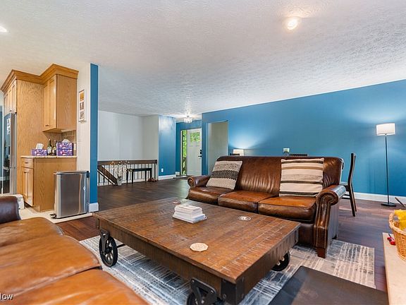 4th image of 7643 W Lake Blvd