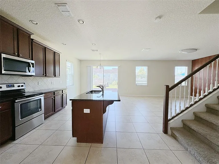 2428 Chateau Loop — Photo 9