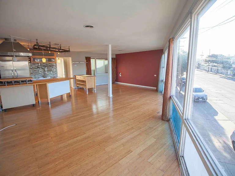 5315 Mission St — Photo 2