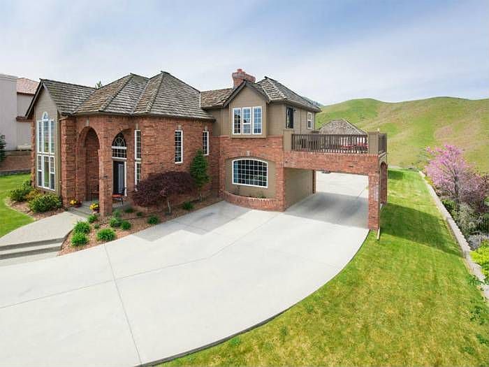 1910 Broadview, Wenatchee, WA 98801 Zillow