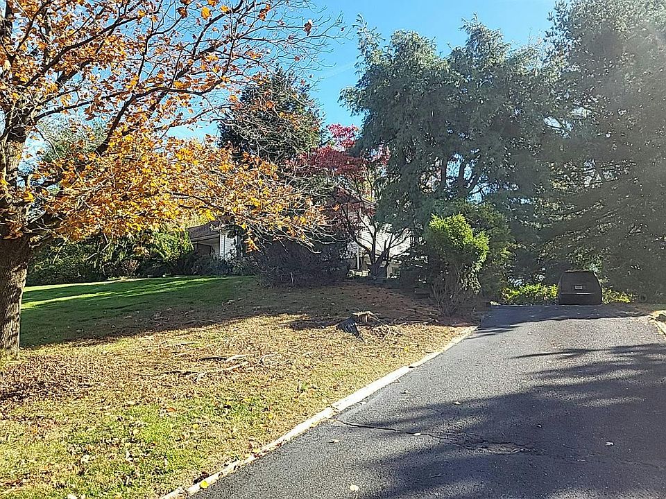 1st image of 24 Longview Dr