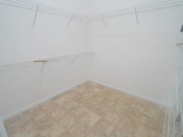1908 Wagon Wheel Cir E — Photo 22