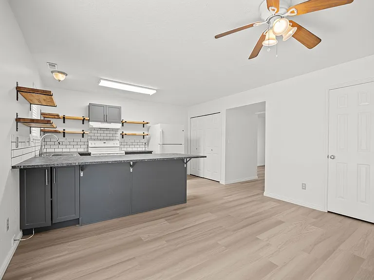 945 S Freedom Blvd #18 — Photo 42