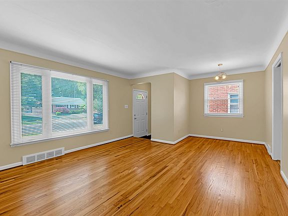 5th image of 4012 Custer Ave