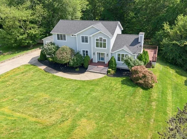 48 Hummingbird Ln, Swansea, MA 02777