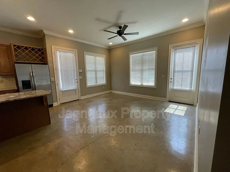3 bed, 2.0 bath, 1272 sqft, $1,550 — Photo 3