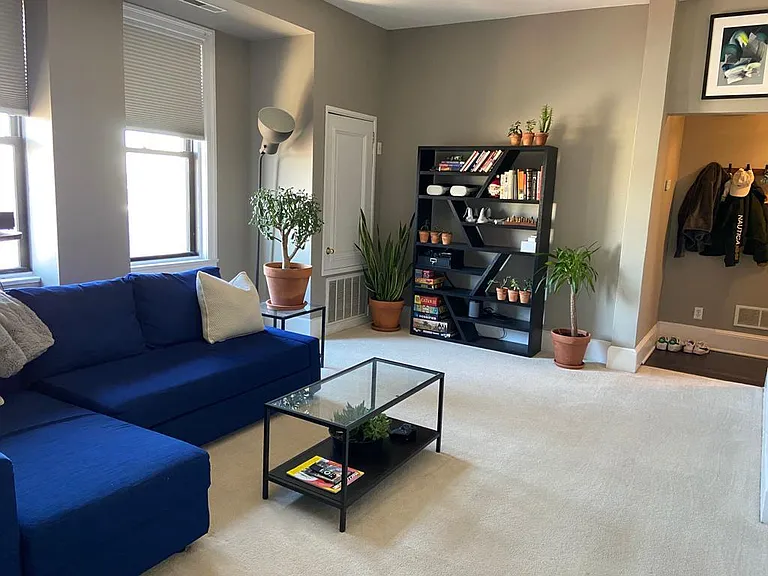 Living room from kitchen entrypoint