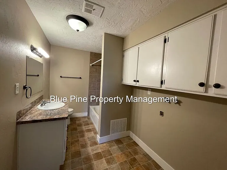 1201 N Skyline Dr #2 — Photo 10