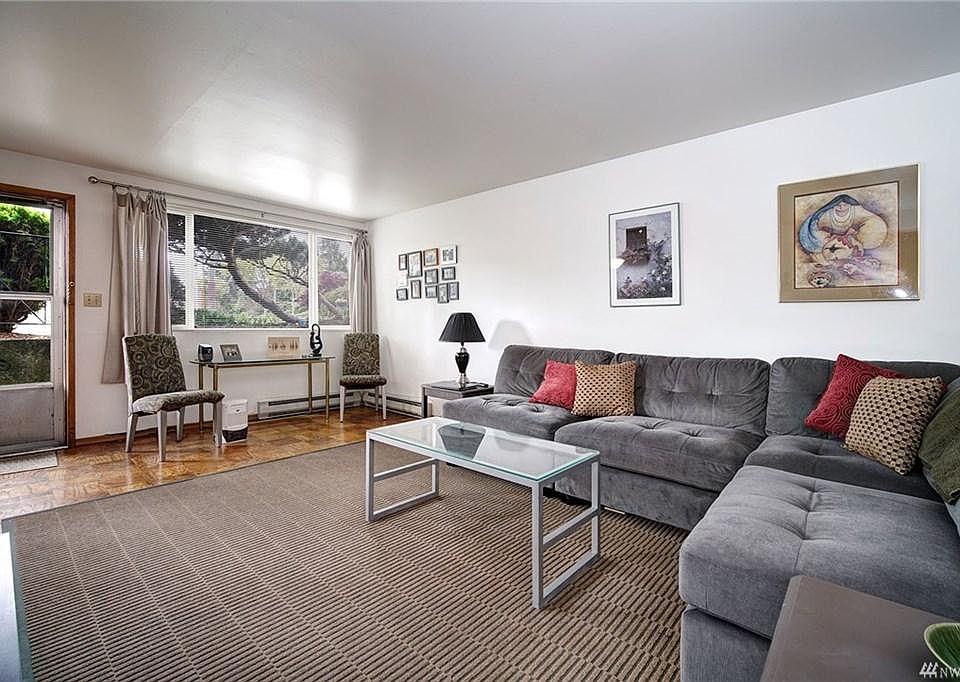 Living room (photo #6)