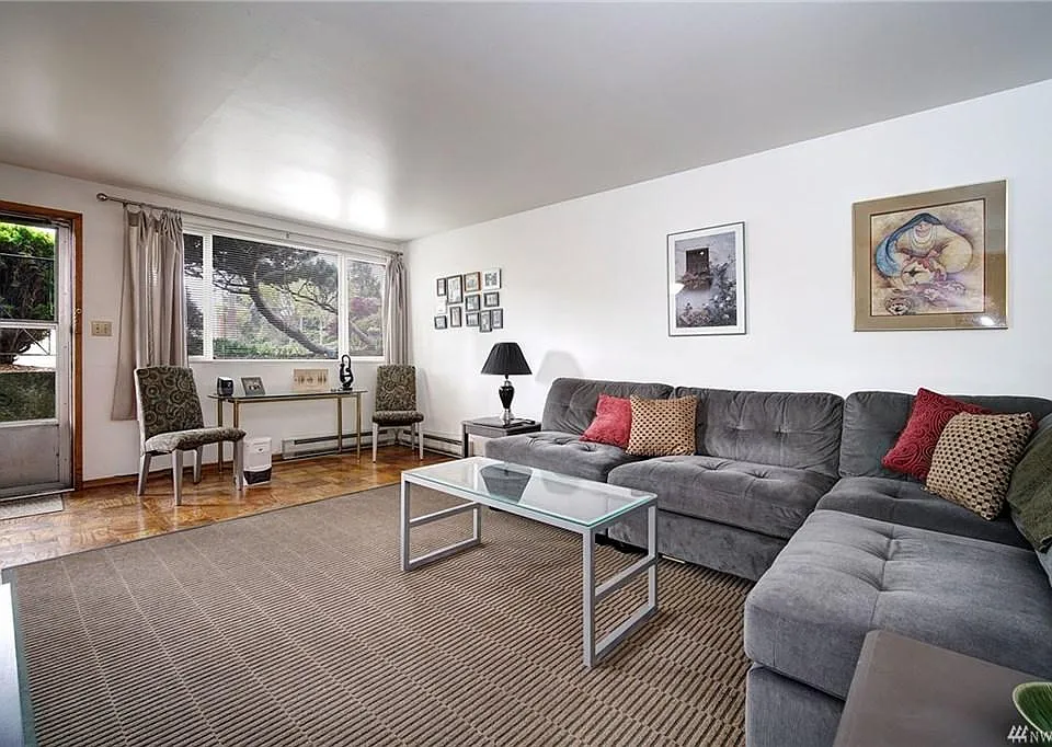 Living room (photo #6)