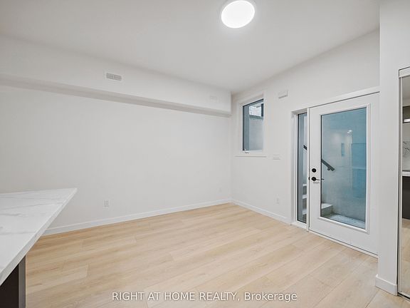 5th image of 367 Howland Ave #1