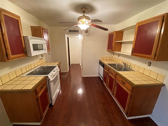 2nd image of 3712 Seven Gables St