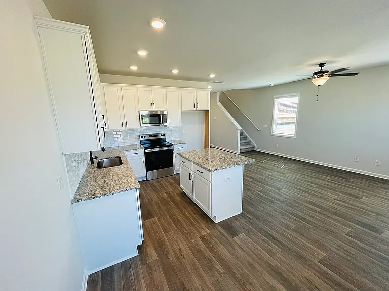 126 Lauren St — Photo 11