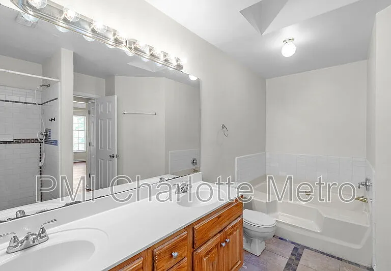 10800 Whittersham Dr — Photo 17