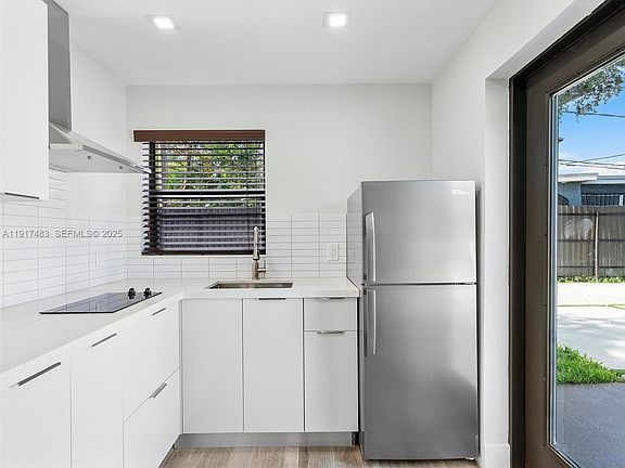 4th image of 4020 NW 1st Ave