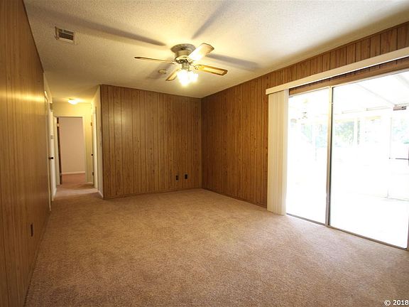 3rd image of 2545 NW 55th Blvd