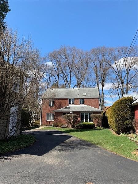 2nd image of 1118 Carlisle St