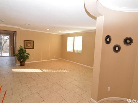 2nd image of 51 Anjou Cir