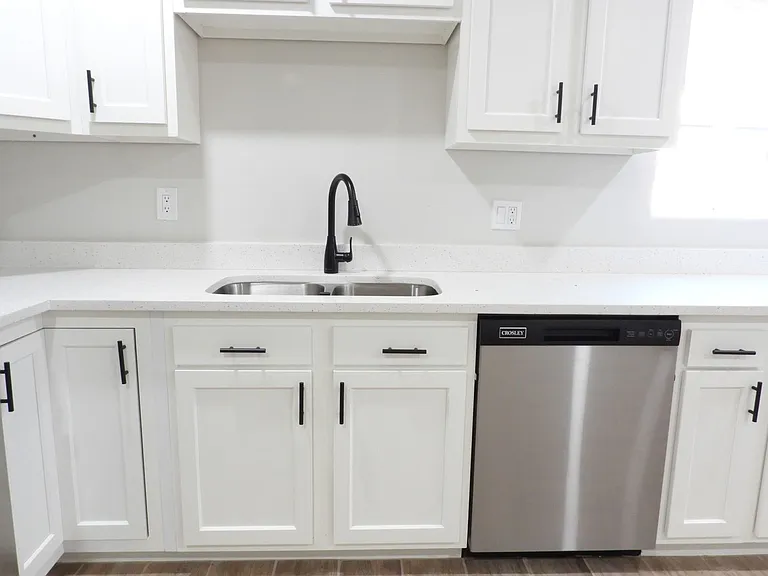 2639 N Fontana Ave — Photo 15