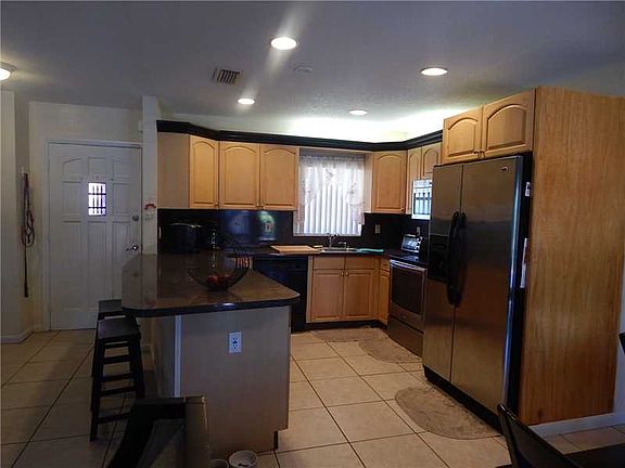 5th image of 7507 NW 40th St