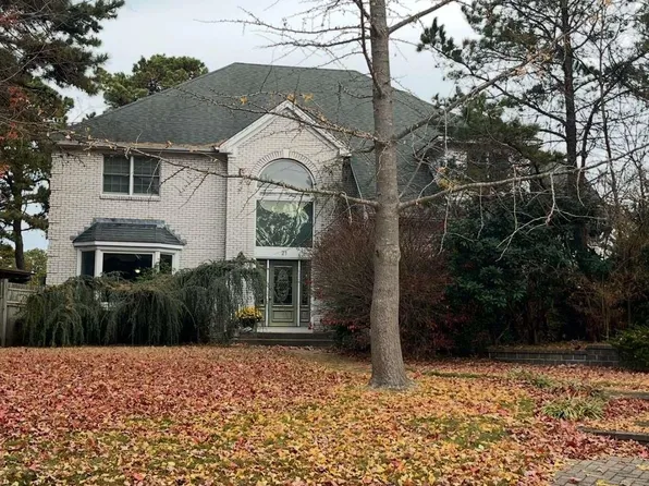 21 Pine Edge Place, Dix Hills, NY 11746