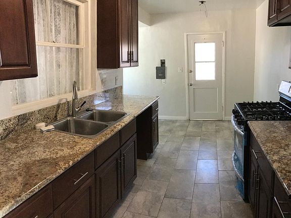 3rd image of 1018 N Reese Pl