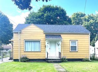 305 Ashwood Dr, Rochester, NY 14609