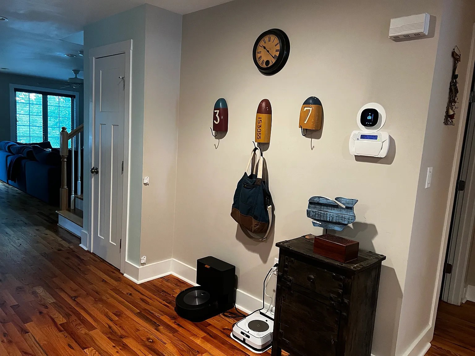 3 bed, 2.5 bath, 2400 sqft, $3,200 — Photo 4