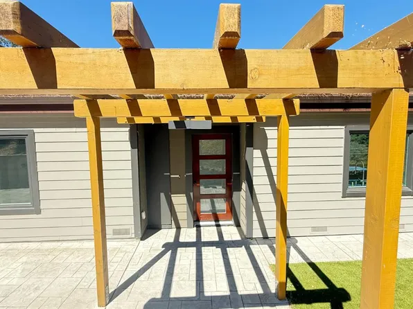 221 El Toyonal Street, Orinda, CA 94563