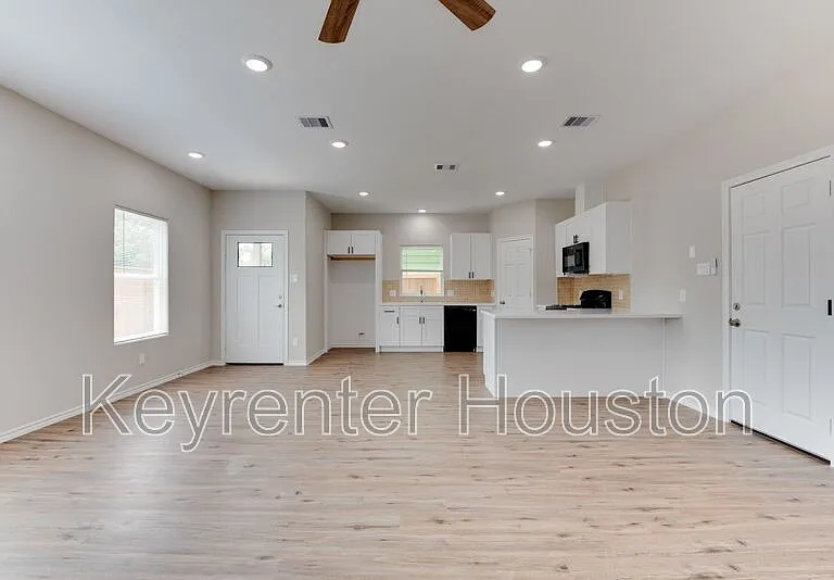 8203 Woodlyn Rd #C — Photo 48