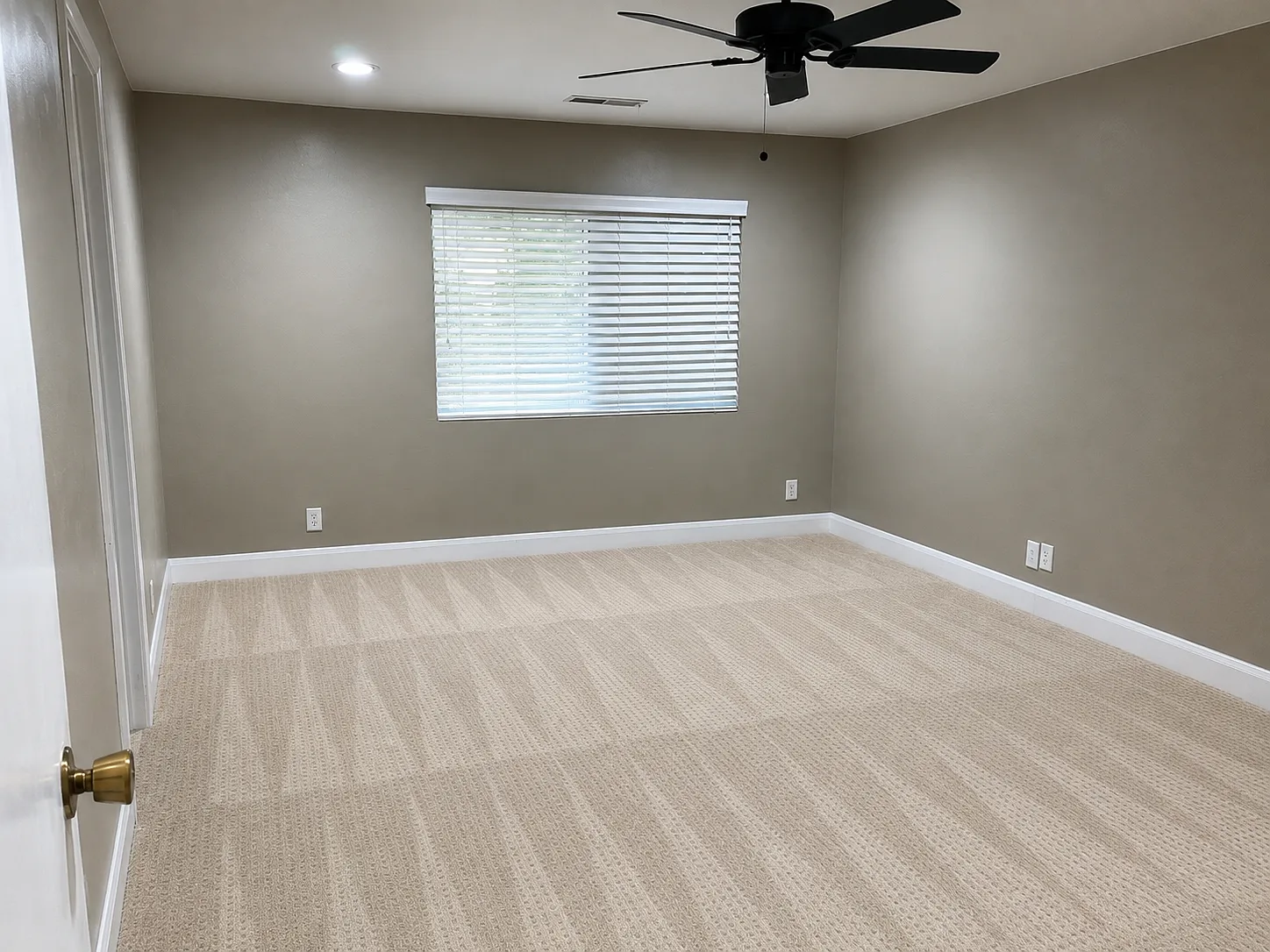 3 bed, 2000 sqft, $975 — Photo 1