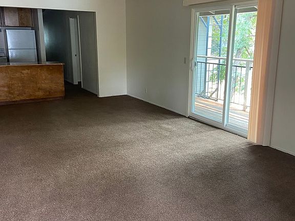 4th image of 406 Walnut St