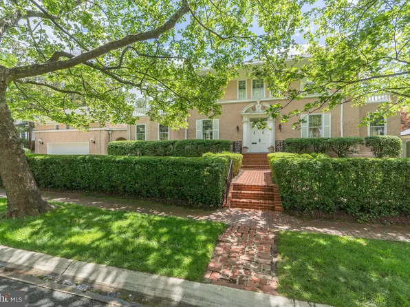 8 Oxford St, Chevy Chase, MD 20815