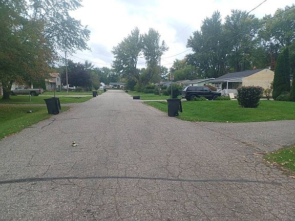 4th image of 2258 Glade St