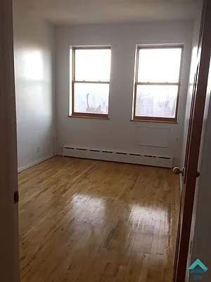 Rented by EXR | media 9