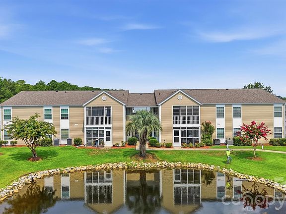 4th image of 2187 Clearwater Dr APT A