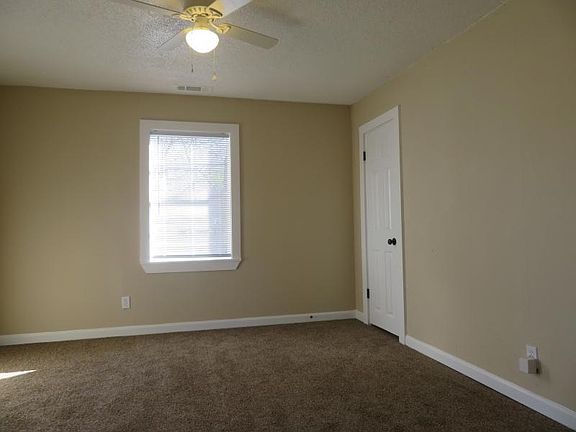 5th image of 133 Pickett Dr S