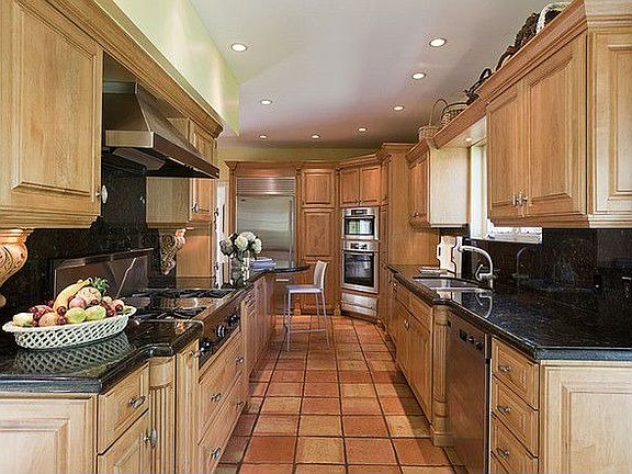 3rd image of 909 Algaringo Ave