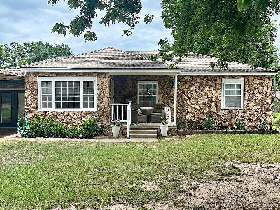 1st image of 802 S Howerton Ave