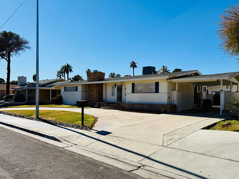 1208 Buehler Dr — Photo 2