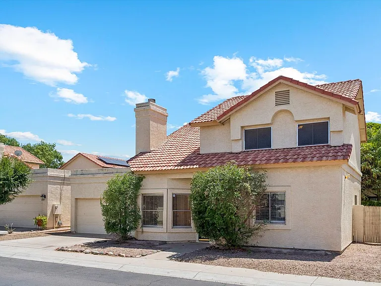 1743 E Tara Dr — Photo 3