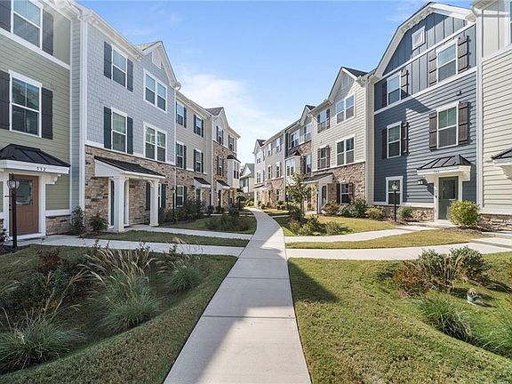 2nd image of 512 Clara Ln #512