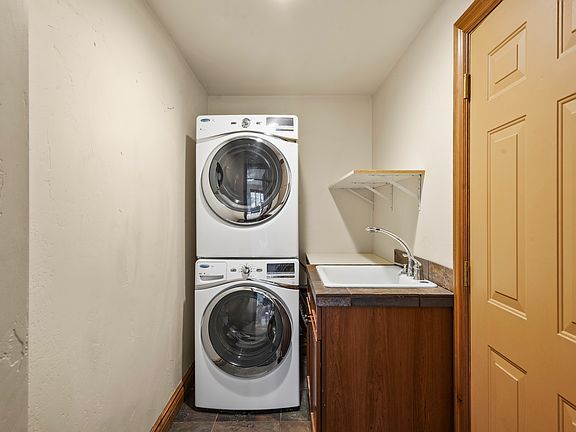 2nd image of 225 Juniper Ct