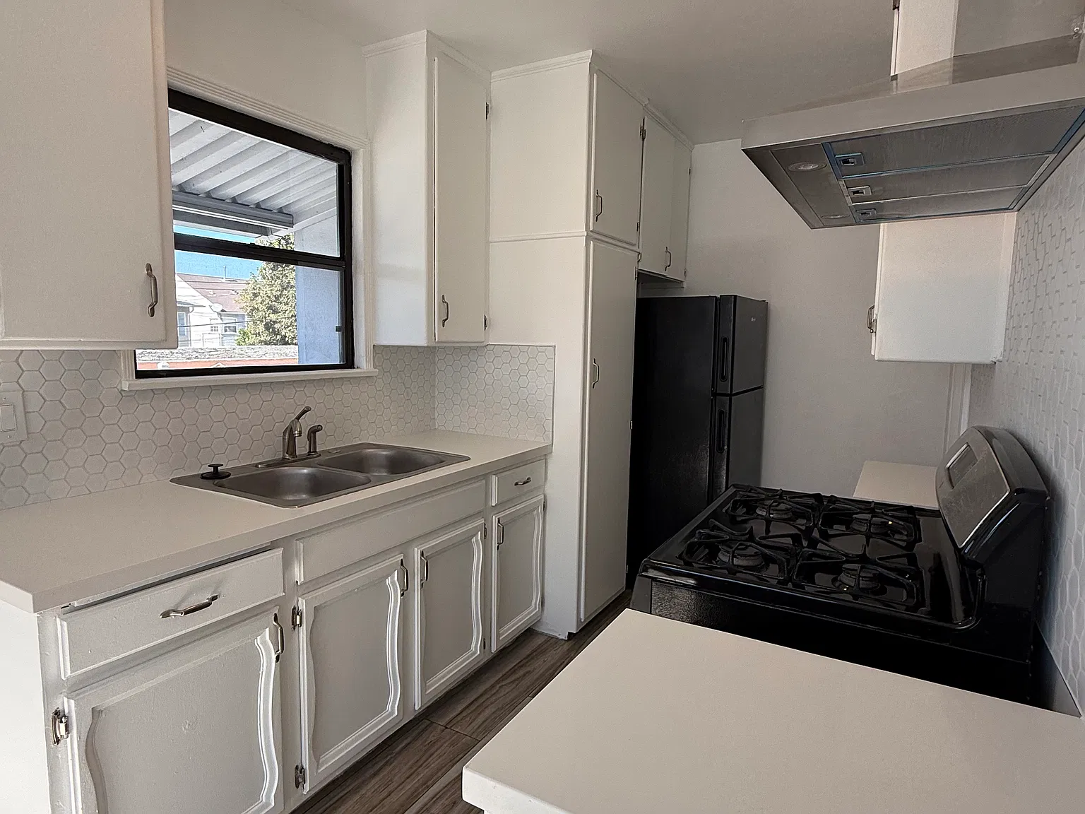 2 bed, 1100 sqft, $2,650 — Photo 3