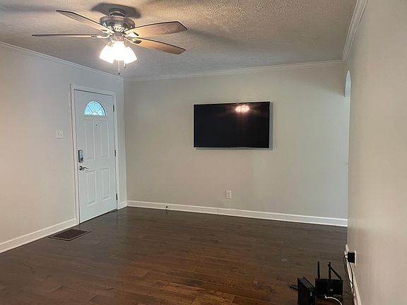4th image of 5535 Winthrop Ave